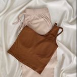 ست پیشنهادی شین‌دخت: نیم‌تنه کبریتی شتری و شلوار راحت کرم (فری‌سایز)