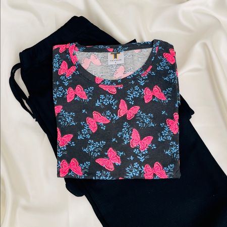 تیشرت طرح پروانه و شلوار مشکی (فری‌سایز و فول‌کش)