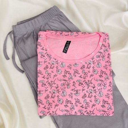 ست راحتی زنانه شین‌دخت؛ تیشرت XL طرح شاخه گل و شلوار طوسی فول‌کش