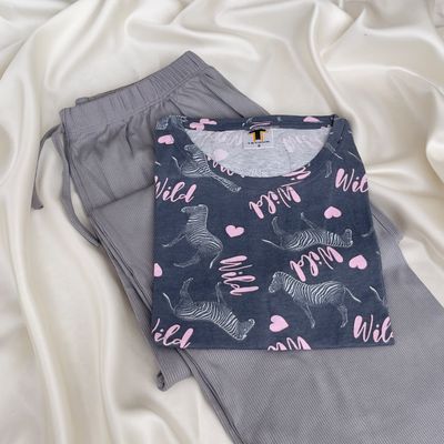 لباس خانگی مدل گورخر شین‌دخت؛ استایل مدرن در کنار راحتی بی‌نظیر