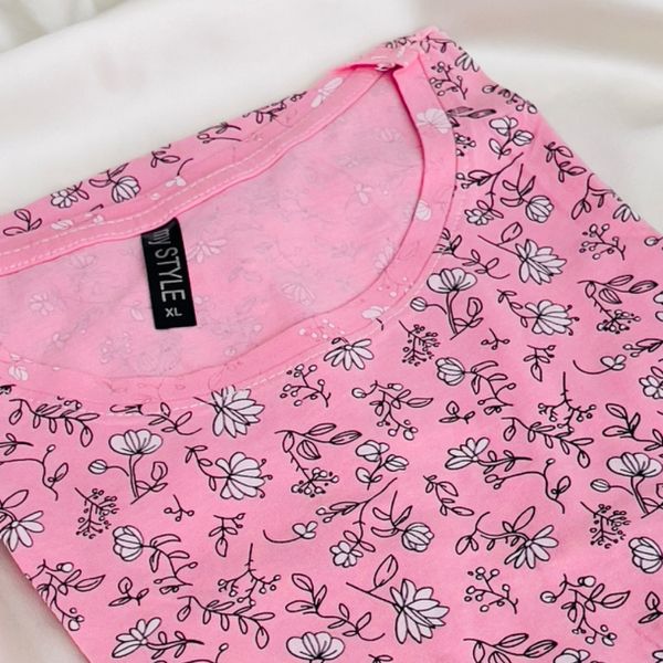 تیشرت زنانه نخی برند My Style طرح تکشاخه گل - رنگ صورتی ملایم