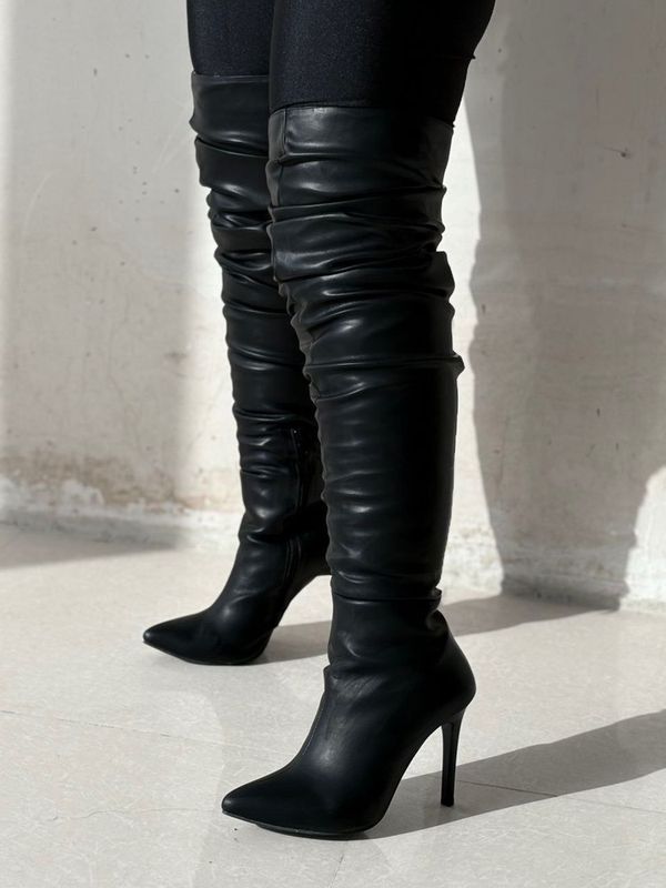 چکمه بلند نوک تیز