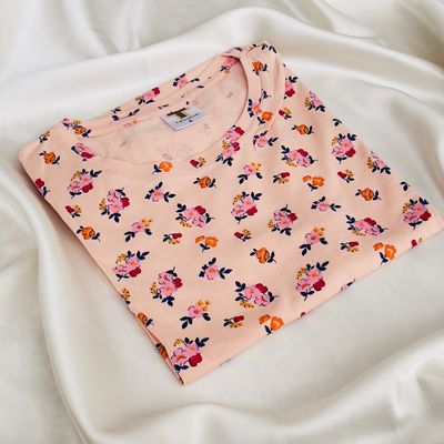 تیشرت نخ پنبه T&Your طرح گل‌گلی زمینه گلبهی (سایز S و M)