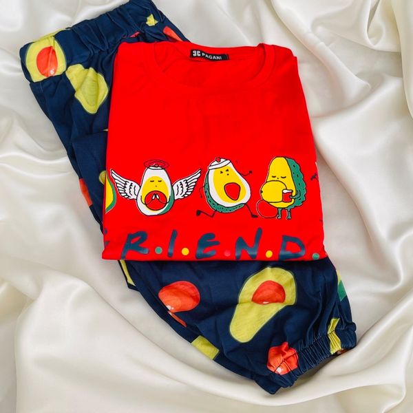 ست تیشرت قرمز طرح آووکادو و شلوار سرمه‌ای پاگانی (سایز پلاس 40 تا 50) | فروشگاه شین دخت