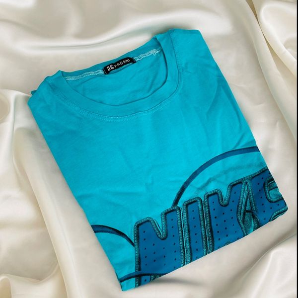 ست تیشرت و شلوارک سایز بزرگ برند Pagani: تیشرت آبی طرح نایک و شلوارک مشکی (نخ پنبه)