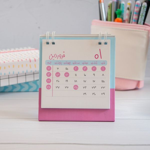 تقویم 1405 مینی صورتی