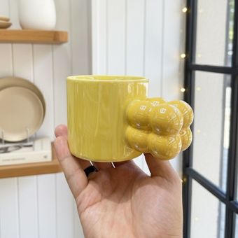 ماگ سرامیکی دسته توپی زرد وارداتی