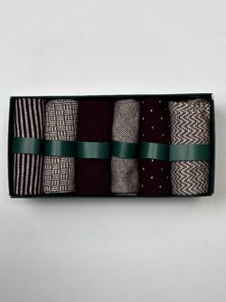 جوراب زنانه جعبه ای طرح پرطرفدار رنگ زرشکی - پک 6 جفتی عمده