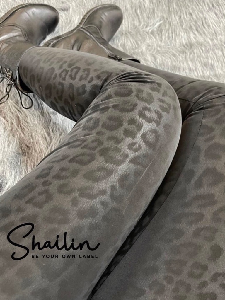 لگ چرم پلنگی داخل مخمل