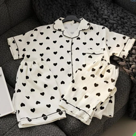 ست 3 تکه راحتی زنانه نخ موسلین شین‌دخت طرح قلب مشکی(بلوز دکمه‌دار، شلوار و شلوارک)