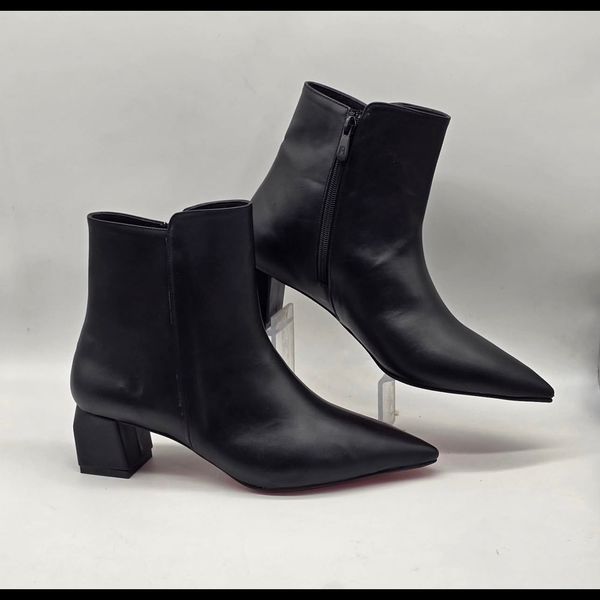 نیم بوت کلاسیک پاشنه نوک تیز