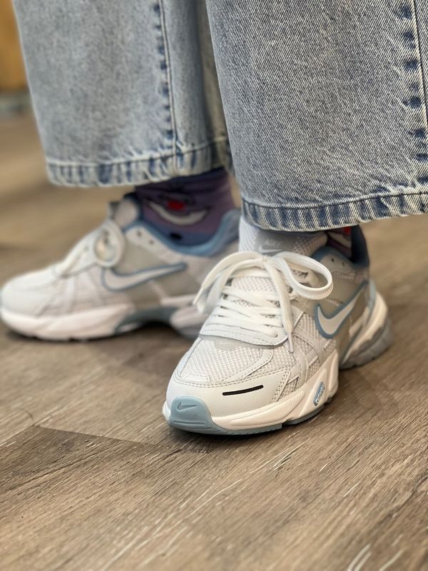 کتونی نایک v2k