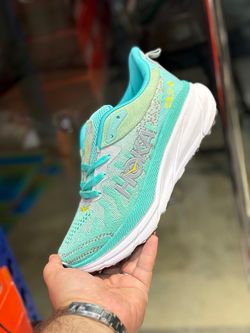 کفش هوکا اف ویژه پسته ایی