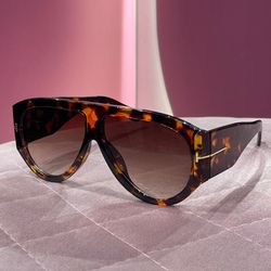 عینک tom ford بزرگ پلنگی شیشه قهوه ای