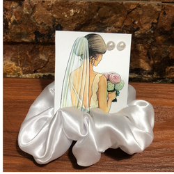 گیفت عروس اسکرانچی و گوشواره کد 1