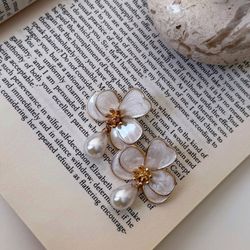 گوشواره گل مروارید سفید