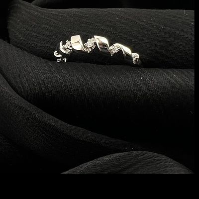 انگشتر نقره مینیمال طرح پیچ