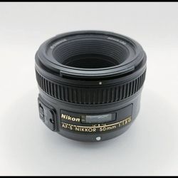 لنز نیکون 50 میلیمتر فیکس f 1.8 کارکرده