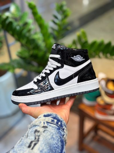 کفش جردن ساقدار کاریزما ورنی مشکی سفید