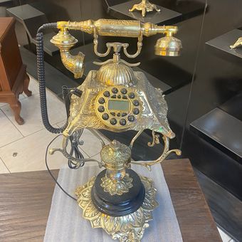 تلفن رو میزی ایستاده پایه سنگی طرح هرمی تمام برنز