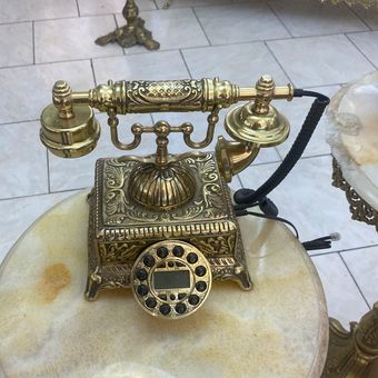 تلفن رو میزی طرح مربع تمام برنز