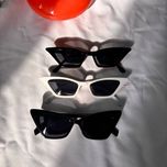 عینک گربه ای مینا