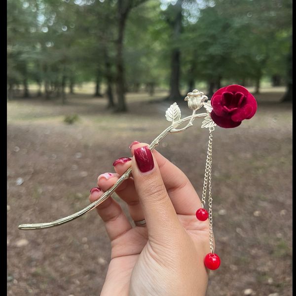 کانزاشی گل سرخ و دم وال مخمل