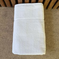 حوله برند کلسی نایت مدل line beyaz