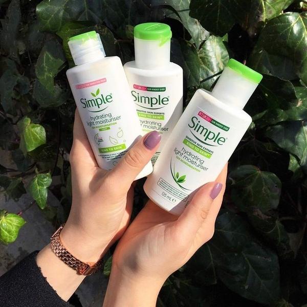 کرم مرطوب کننده و آبرسان سیمپل Simple Kind To Skin Replenishing Moisturiser