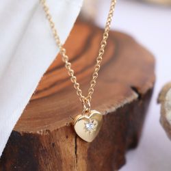 گردنبند طرح قلب تک نگین