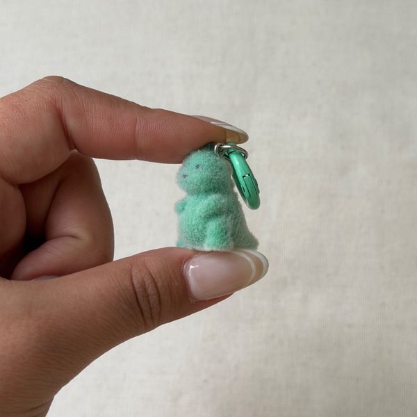 مینی چارم مخملی داینا سبز🦖