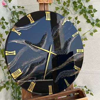 ساعت دیواری رزینی طرح کارن