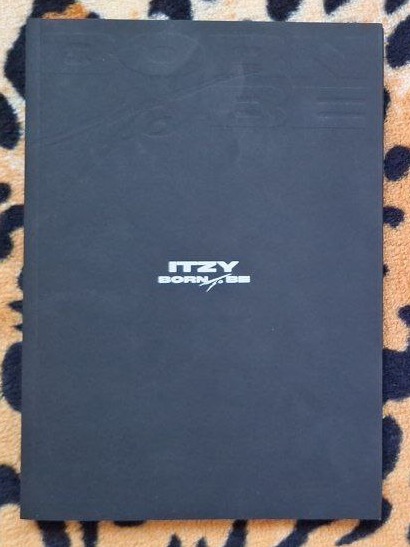 البوم اصل افیشیال born to be itzy ایتزی