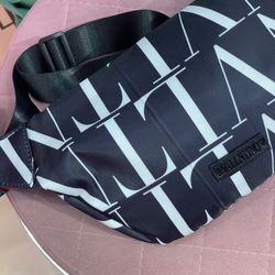کیف کراس بادی و کمری vallentino