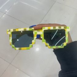 عینک 8بیتی بزرگ