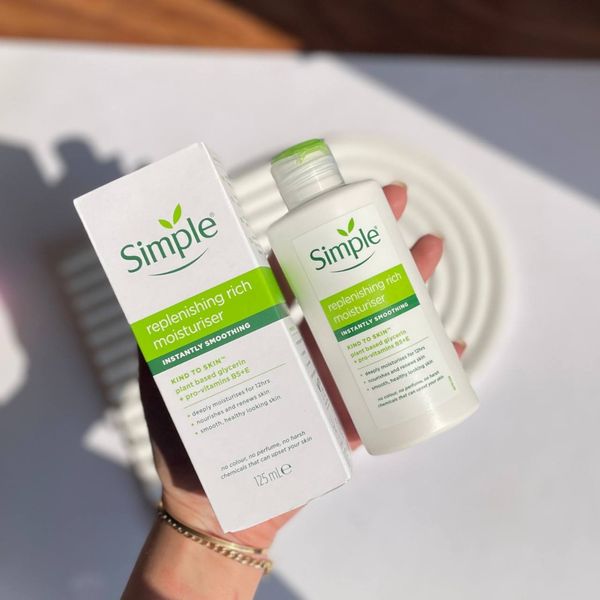 کرم مرطوب کننده و آبرسان سیمپل مدل ریچ