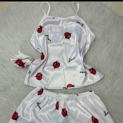 ست سه تیکه تاپ وشورتک واسکرانچی مو ساتن