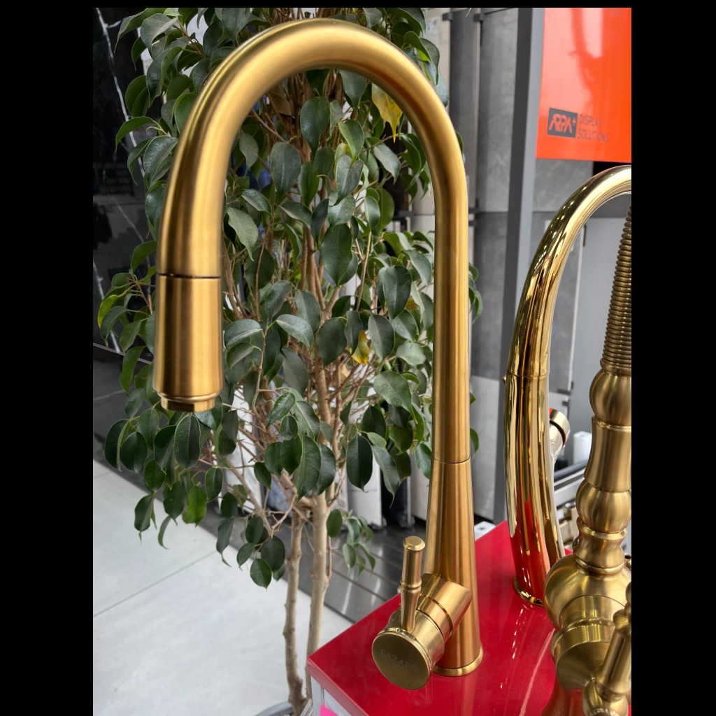 شیر آشپزخانه لازارو مدل رافائل شاوری شلنگ دار رنگ کروم ، طلایی مات