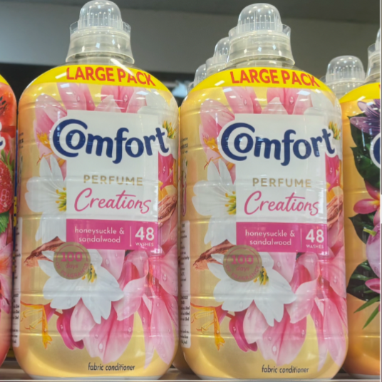 مایع نرم کننده لباس کامفورت Comfort با رایحه پیچ امینالدوله و چوب صندلی 48 بار شستشو