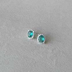 گوشواره جواهری بیضی نگین سبز