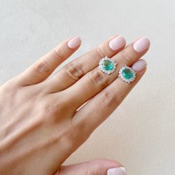 گوشواره جواهری بیضی نگین سبز