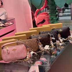 کیف دستی coach با آویز مروارید