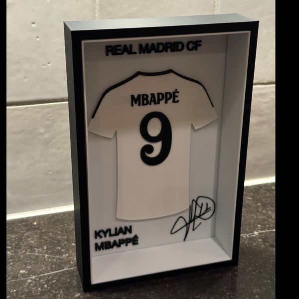 استند دکوری بازیکنان فوتبال طرح MBAPPE REAL MADRID