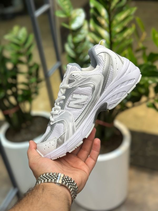 کفش زنانه نیوبالانس530سفید نقره ایی