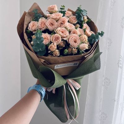 دسته گل رز مینیاتوری گلبهی