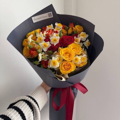 دسته گل رزمینیاتوری و نرگس