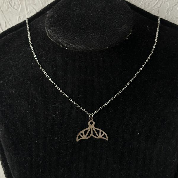 گردنبند دم وال 2