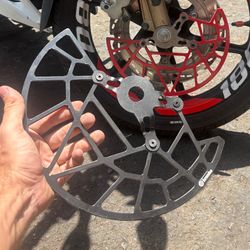 محافظ دیسک چرخ جلو  brembo مشکی