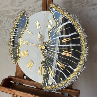 ساعت دیواری طرح سلین سفید طوسی طلایی