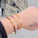 دستبند طلا با نخ ابریشمی طرح گوزن خندان